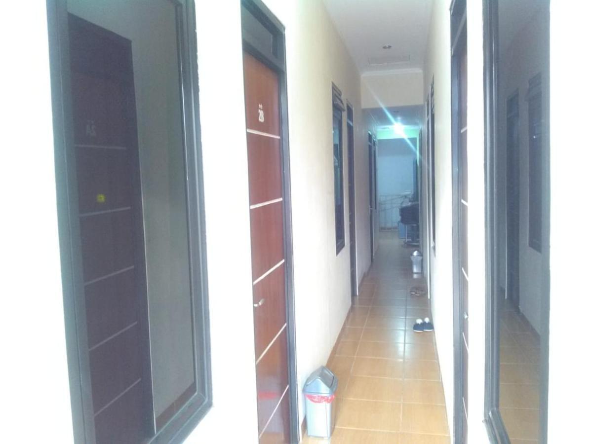 Danyshom Hotel Cikarang Luaran gambar